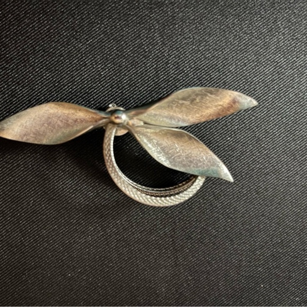 Elegant Silver Leaf Ring